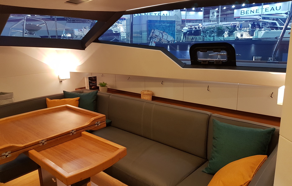 Pilot Saloon 42