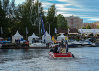 Более 1000 человек посетили ярмарку «Водный мир» . Основным развлечением для них стала, конечно, возможность протестировать яхты и катера в акватории Клязьминского водохранилища. 