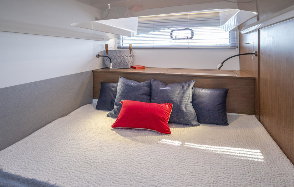 Cabin on a midshipmobile Gran Turismo 36.