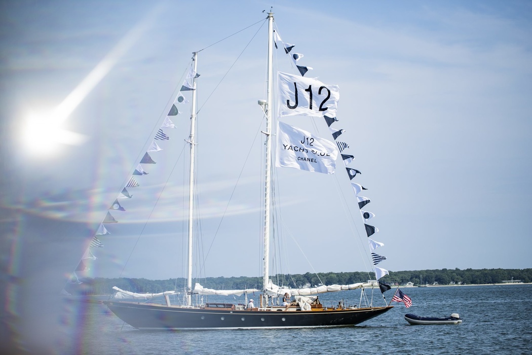Of course, where without the legendary sailboat of the same J-class, created in the 1930s to fight for the «America»'s Cup. A beautiful specimen dropped anchor right at arm's length - from the shore.