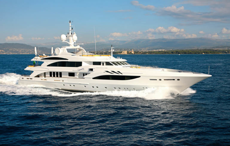 Platinum от Benetti отличается приметным дизайном и королевским комфортом на борту.