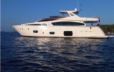 Ferretti 800