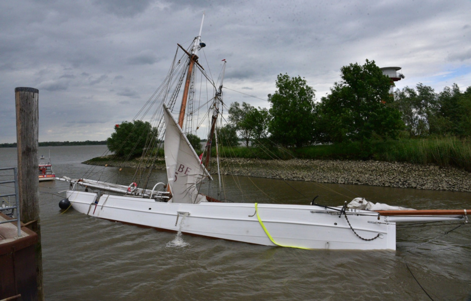  Rescue operation Elbe No. 5.  Photo: Freiwillige Feuerwehr Hansestadt Stade, Daniel Beneke.