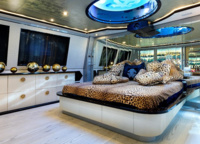 The master stateroom is located in the middle part of the boat and covers the whole space from side to side. And this is neither more nor less than 7.1 m. Naturally, the entire interior of Freedom used textiles from the Cavalli house. No less natural that with this approach there is no boat everywhere, no, and you see the favorite animal prints of the Italian master. Or maybe the leopard bedroom is a hint for young girlfriends of a timeless fashion designer?