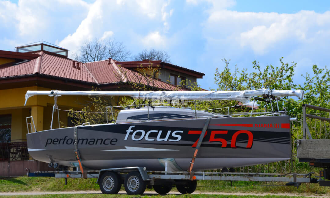 yacht yard focus 750