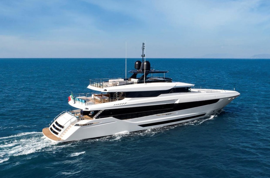 Mangusta Cécile B