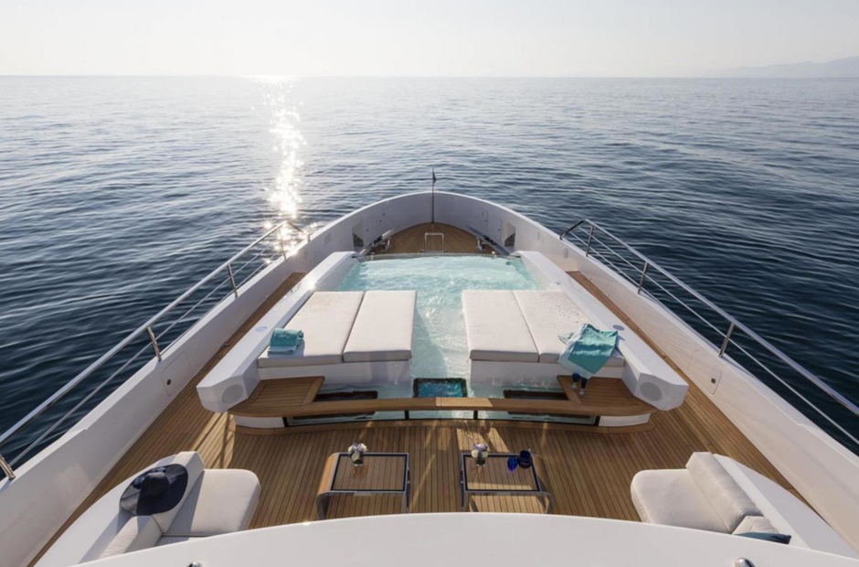 Mangusta Cécile B