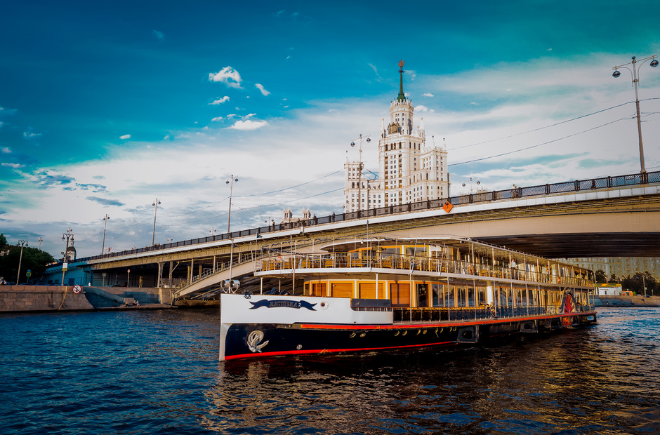 В центре Москвы открылась площадка для мероприятий в яхтенном стиле 