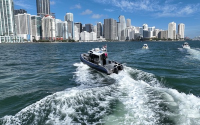 Life Proof 31 Walk-Around Cabin