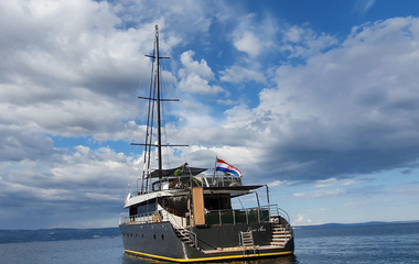 Custom Boats Rara Avis