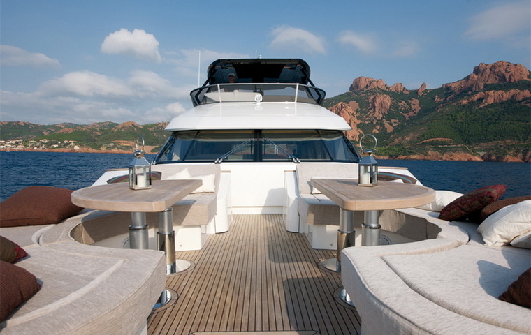 Monte Carlo Yachts 76 (2013)