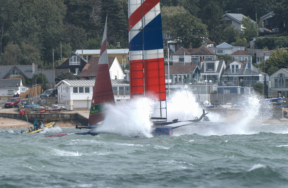 During the warm-up before the start, the British catamaran also burst into water.