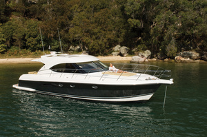 Riviera 5000 Sport Yacht