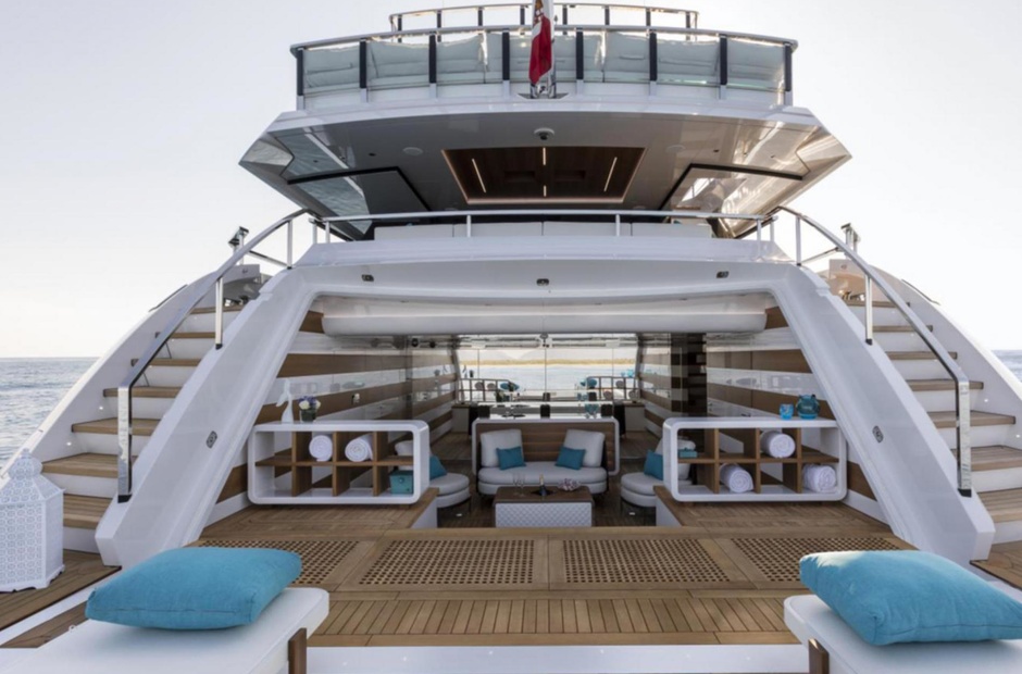 Mangusta Cécile B