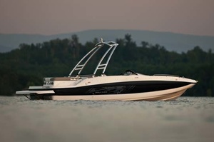 Bayliner 217 Deck Boat