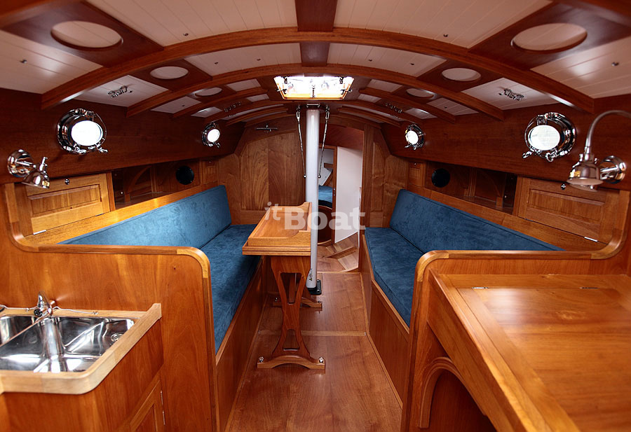 spirit yacht 46 interior