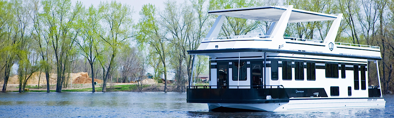 Flat bottomed floating homes with spacious living areas, bedrooms, bathrooms and kitchens. A house on the water!