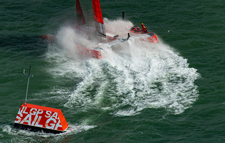 The same problem arose in the second race and the Chinese team.