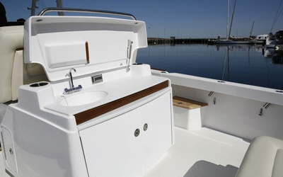 Hunt 32 Center Console