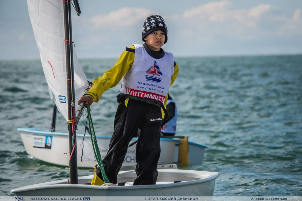 Among the boys, the best was Artem Cherpita from Sevastopol. He also took first place in the overall standings with the girls. «Silver» and «bronze» went to young yachtsmen from Gelendzhik: Grigory Elizarov and Anatoly Kondratyuk. In the general standings they are on 3rd and 4th places.