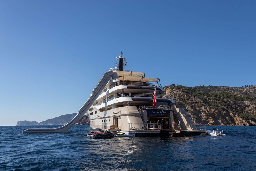 Here Comes the Sun «битломана» Александра Джапаридзе — самая дорогая из выставленных на продажу яхт MYS 2019.