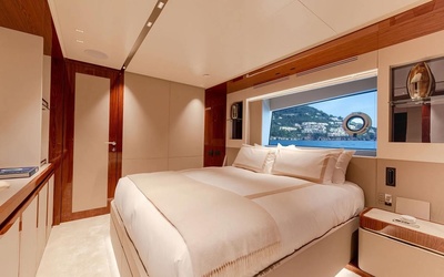 Hustler 49 Esprit De Soleil