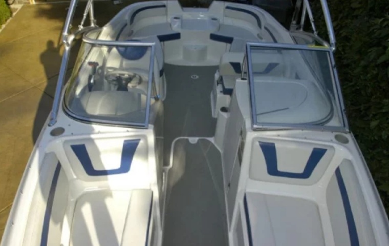 Bayliner 217 Deck Boat (2006)
