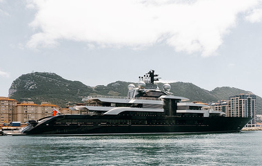 Lurssen Crescent