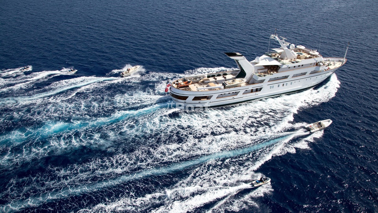 esmeralda super yacht