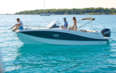 Quicksilver Activ 755 Sundeck