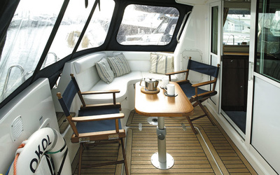 Hardy Marine 32 Commander