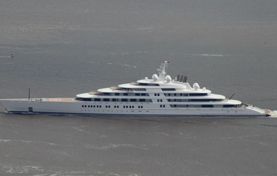 Azzam во время морских испытаний 18 июня.