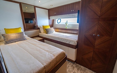 Azimut 77S