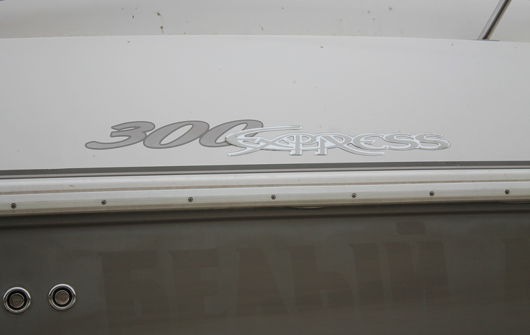 Cruisers Yachts 300 Express (2005)