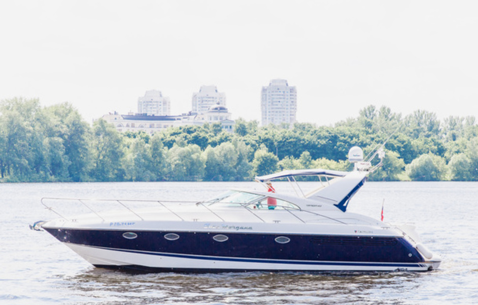 Яхта Fairline 43