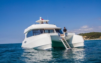 Aresa 2100 Yacht Cat