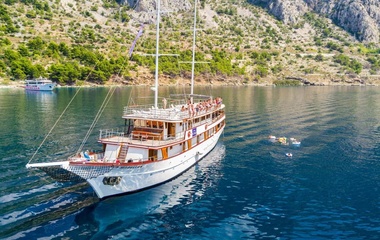 Custom Boats Magellan