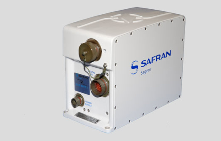 Именно эта ИНС стоит на борту Safran. Военное происхождение видно невооруженным глазом