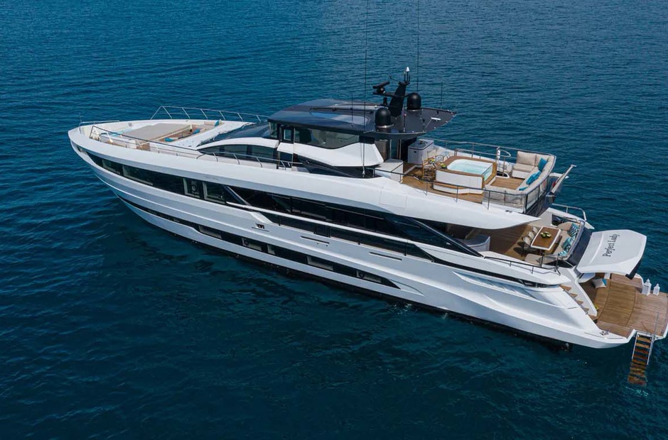 Mangusta Yesenia