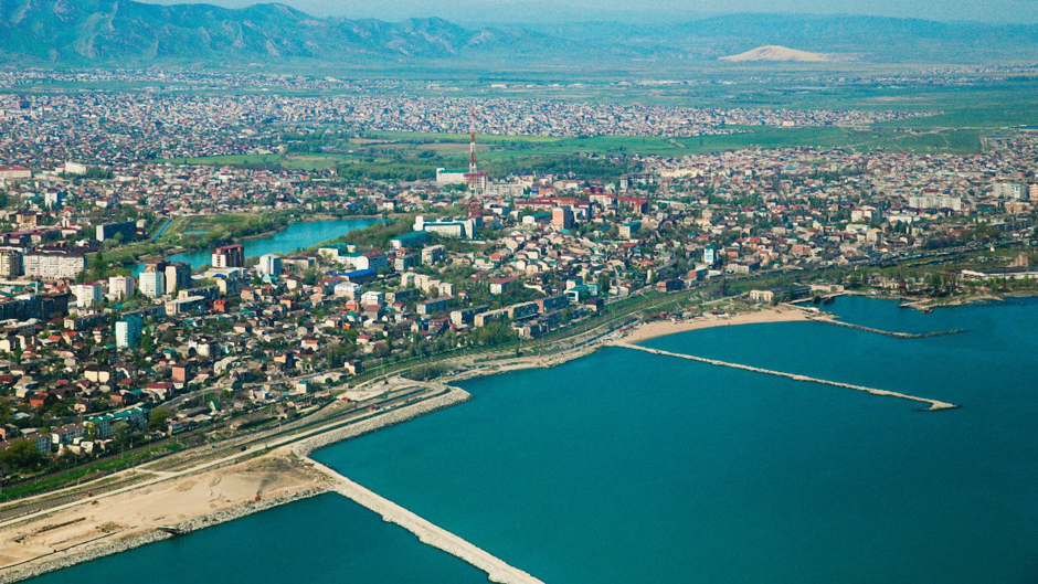 Махачкала — единственный российский незамерзающий морской порт в Каспийском море