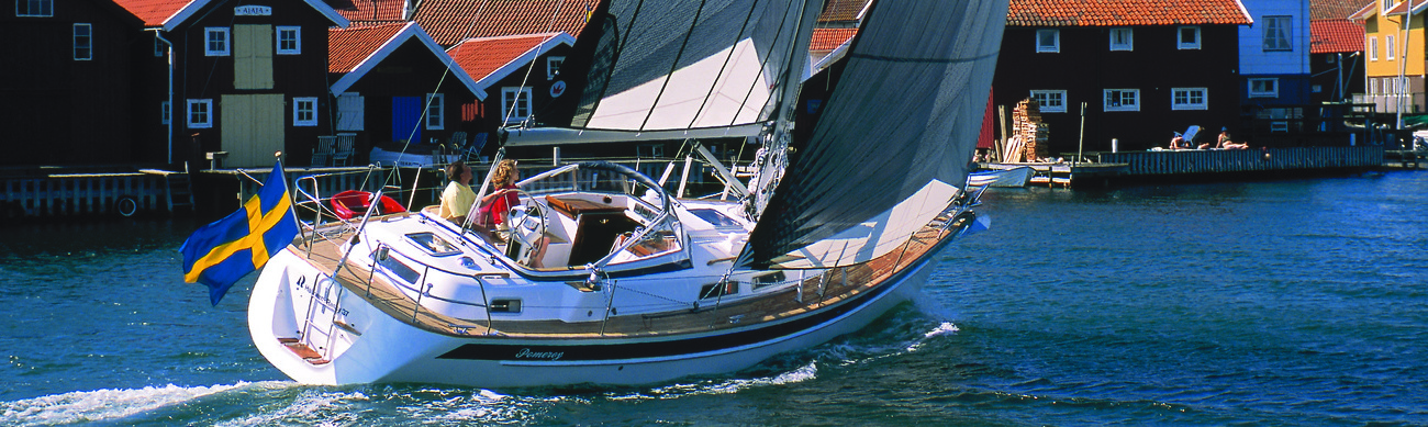 Centre cockpit sailing boats offer increased comfort and safety for long-distance cruising with a protected cockpit and improved performance in heavy weather conditions.