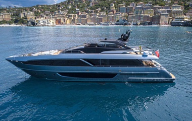 Riva Maximus