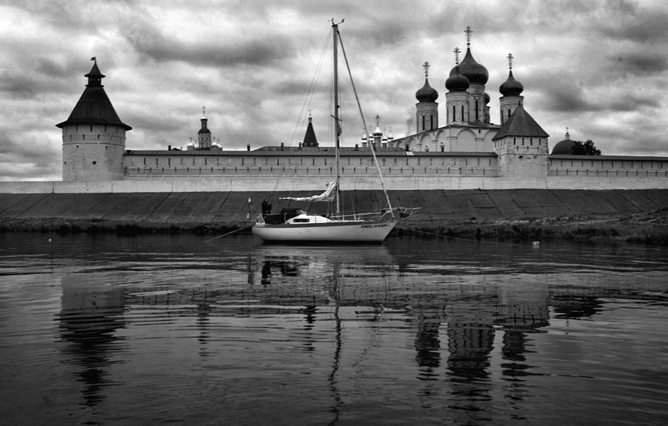 Путешествие проходило на шведской крейсерской яхте. Капитан — Олег Климов