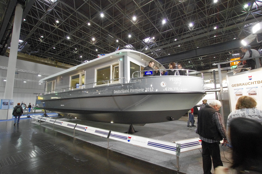 The motor pavilions were quiet and relatively small even in the "premiere" boats.