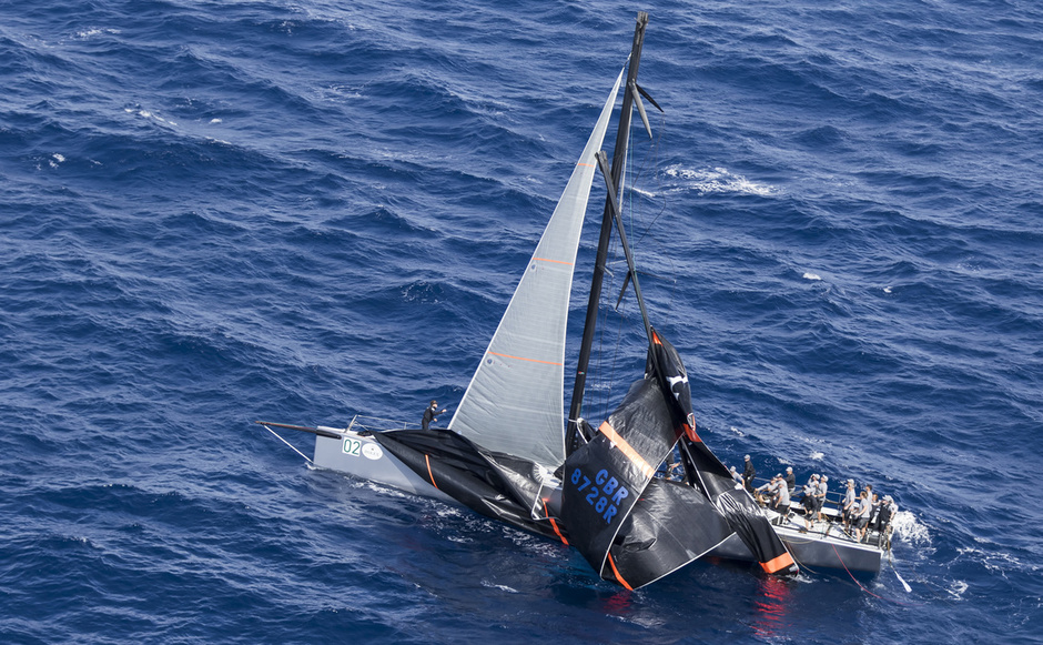 Breakdowns in steering and masts are two of the most common causes for leaving the race before the finish line. The photo shows a 72-foot Caol Ila R with a broken mast during the Maxi Yacht Rolex Cup 2015.  
