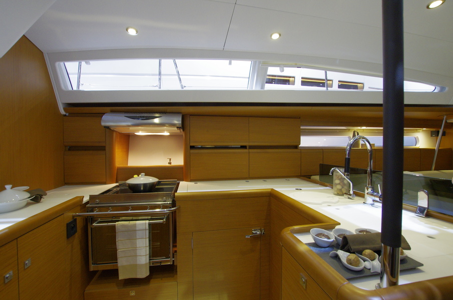 Jeanneau 57: galley