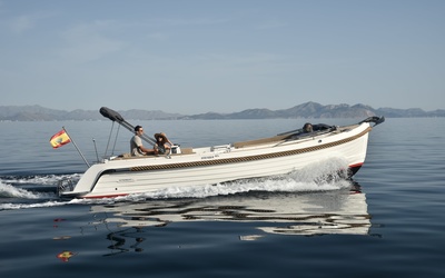 Interboat Intender 820