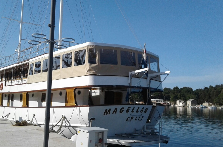 Custom Boats Magellan