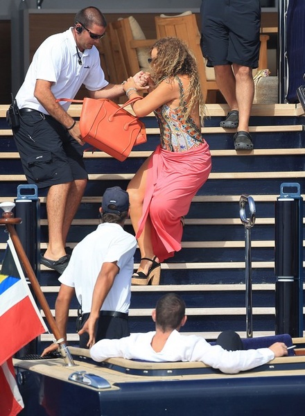 Mariah Carey's in the steamship crash on the steps of her boyfriend's mega-yacht.