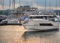 In front of us is Delphia Yachts' first BluEscape Displacement Motor Cruiser with Tony Castro. The low draft (0.84 m) makes him «his boyfriend» in shallow waters, while the trawler-style architecture also allows him to walk peacefully at sea.